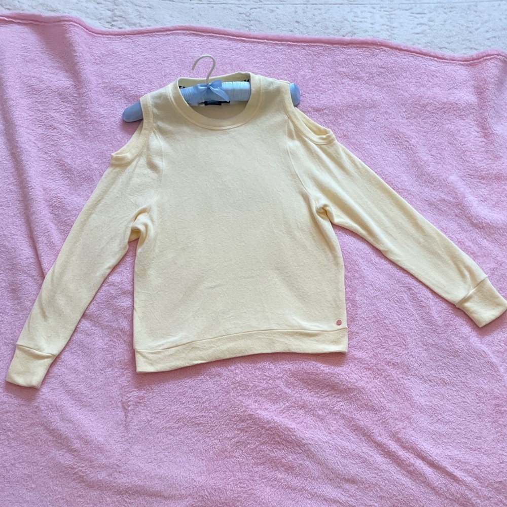 🛹✨VOLCOM Yellow Cold-Shoulder Sweater Size S